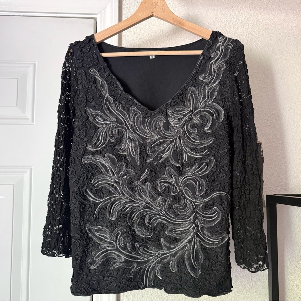 MEZON y2k black textured botanical v-neck boxy 3/4 long‎ sleeve cropped top